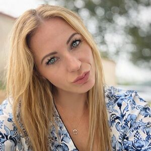 Meet your Posher, Stela